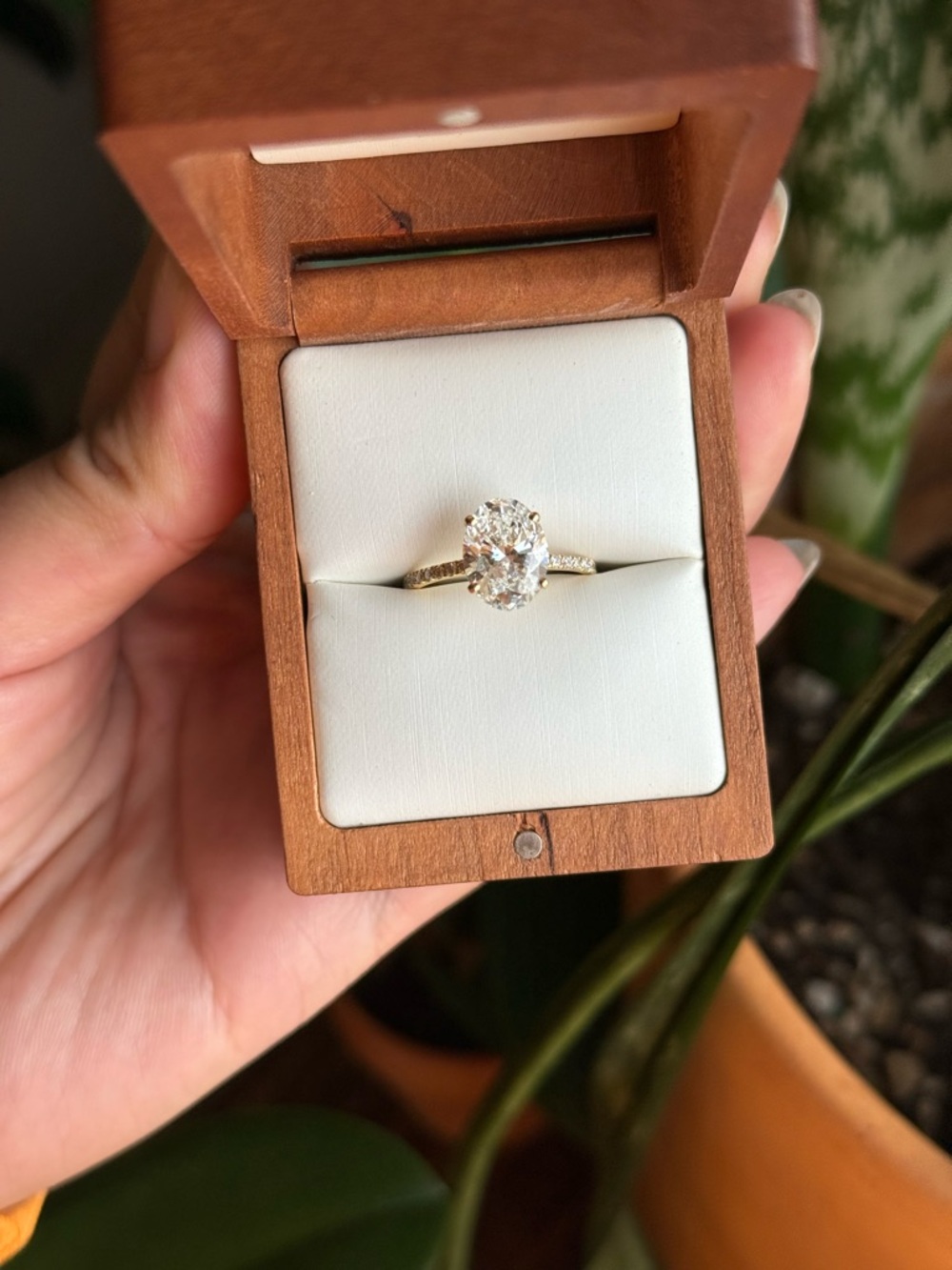 Elegant 3.23 CTW Oval Solitaire Engagement Ring in Yellow Gold - Half Pave Band